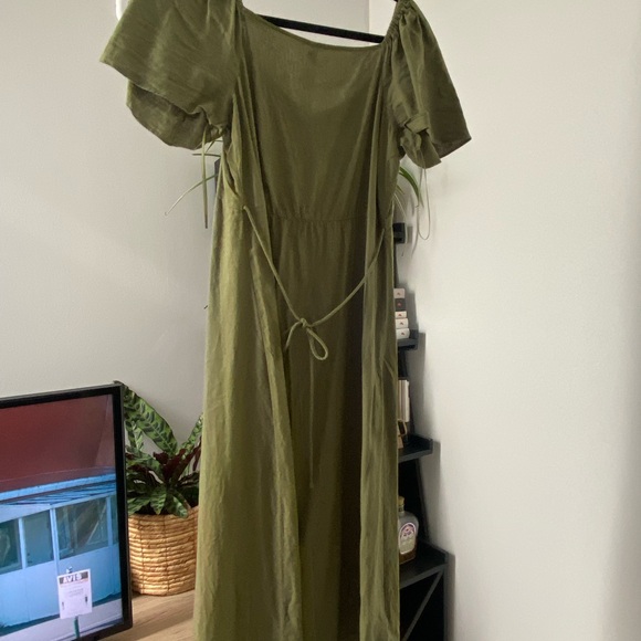 Elegant Green Button-Down Dress - Picture 4 of 5